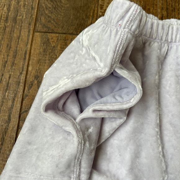 EUC Ivivia Girl’s Light Purple Shorts Sz 12 - Picture 2 of 7